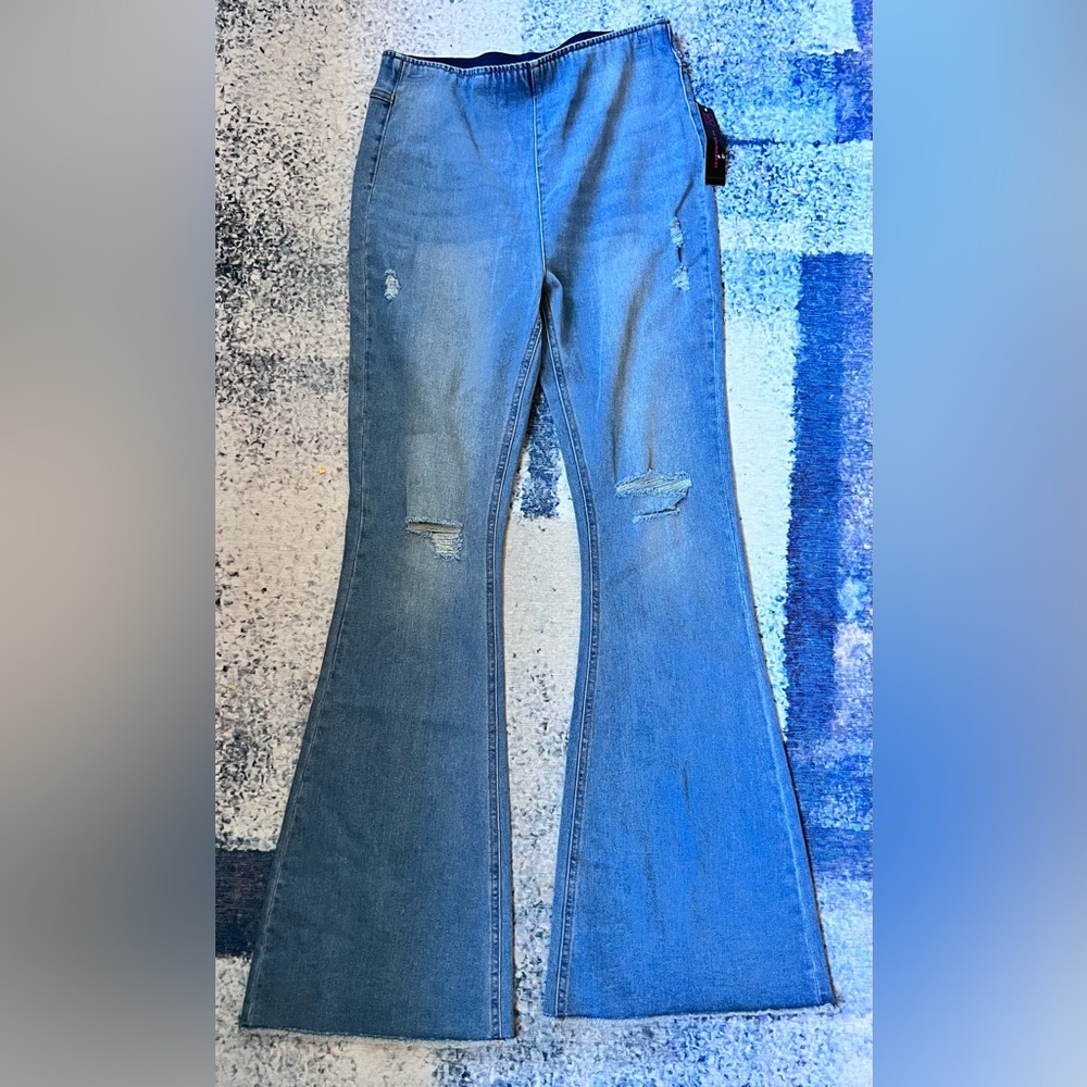 3 for $13 NWT Pull on flare jeans